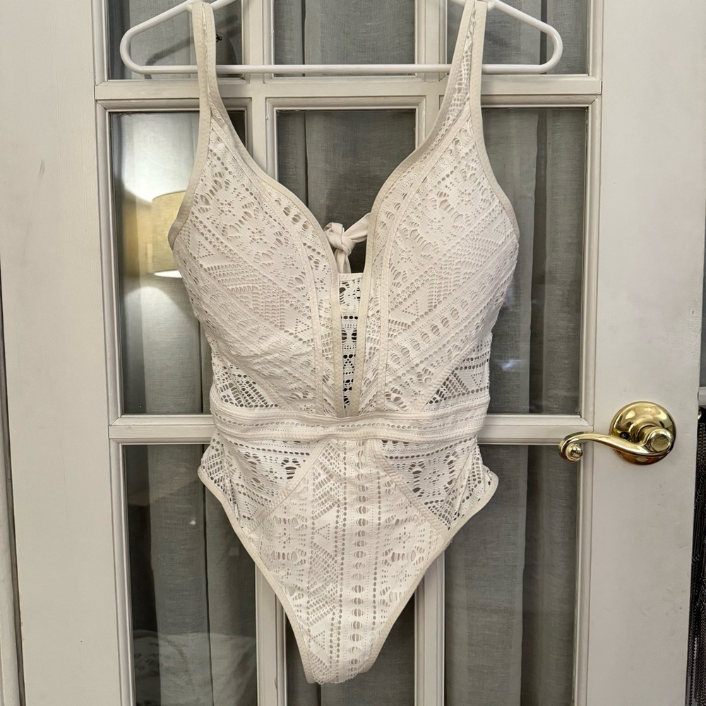 Rare MEDIUM D-cup BECCA Color Play White Lace One Piece Swimsuit NWOT